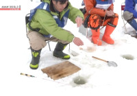 Hokkaido: Thi câu cá ốt me trên hồ đóng băng