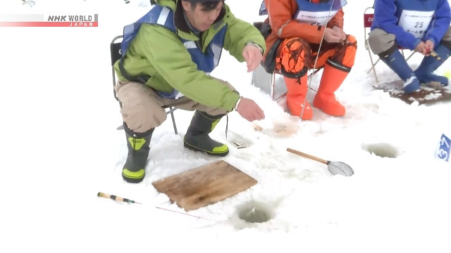 Hokkaido: Thi câu cá ốt me trên hồ đóng băng