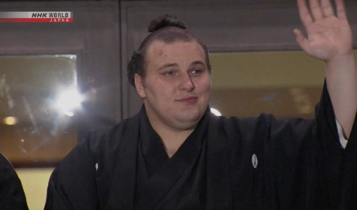 Võ sĩ Aonishiki vô địch 2 giải đấu liên tiếp